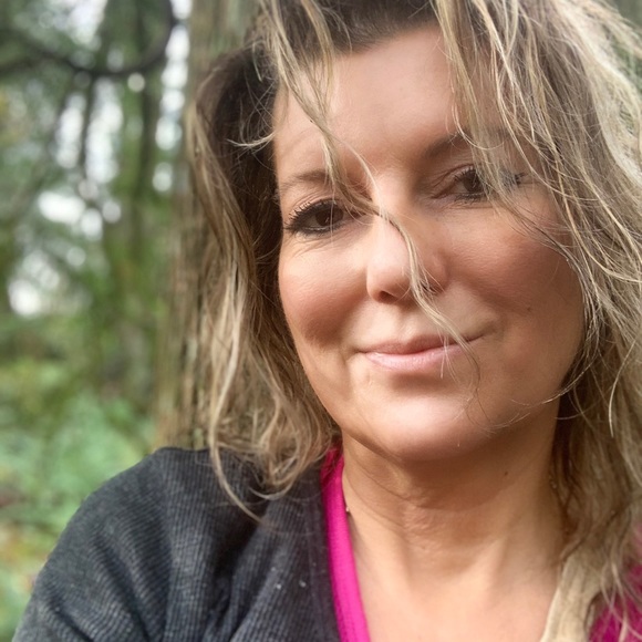 Meet your Posher, Debbie - Picture 1 of 1